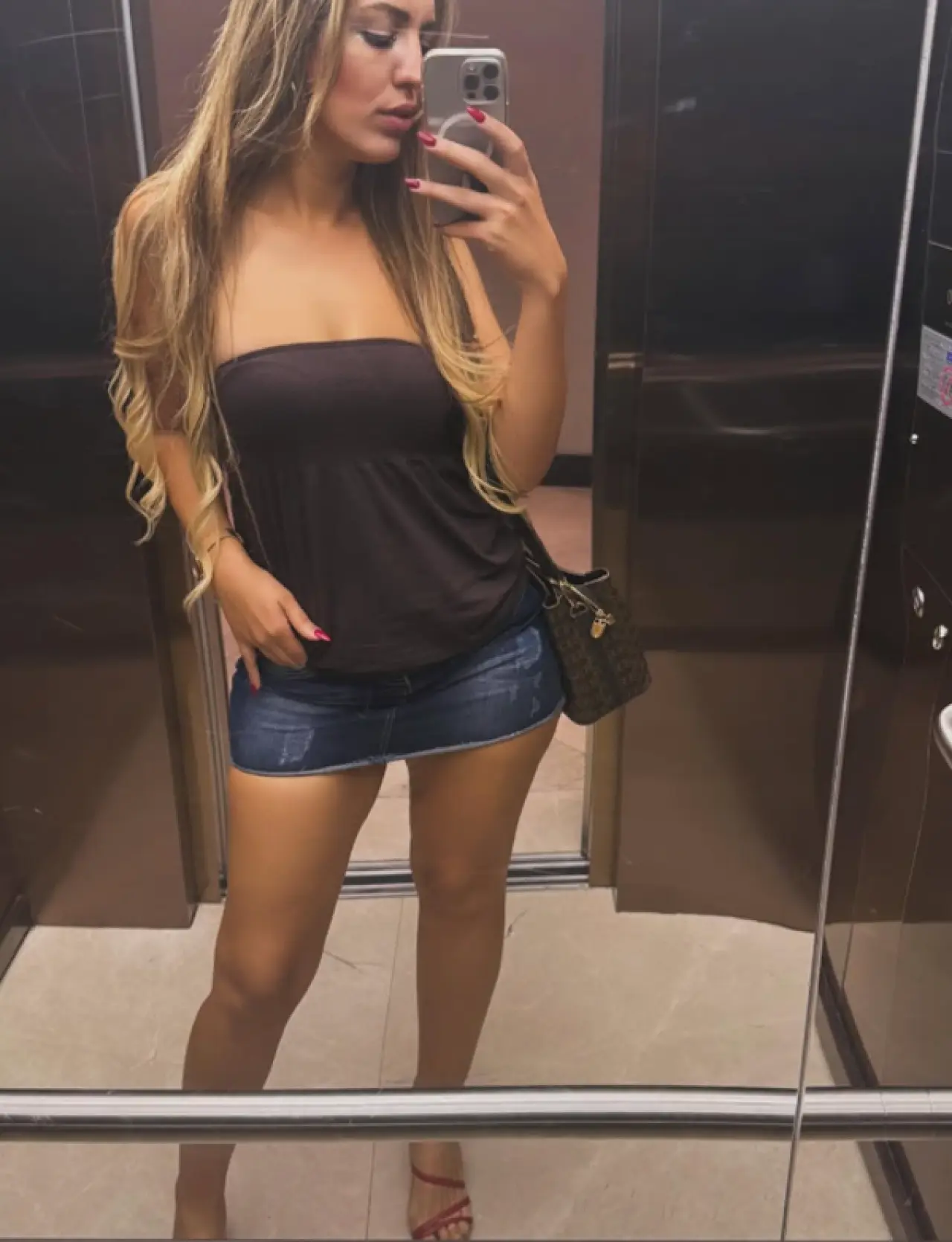 Fidan Hoca Asansör Pozu