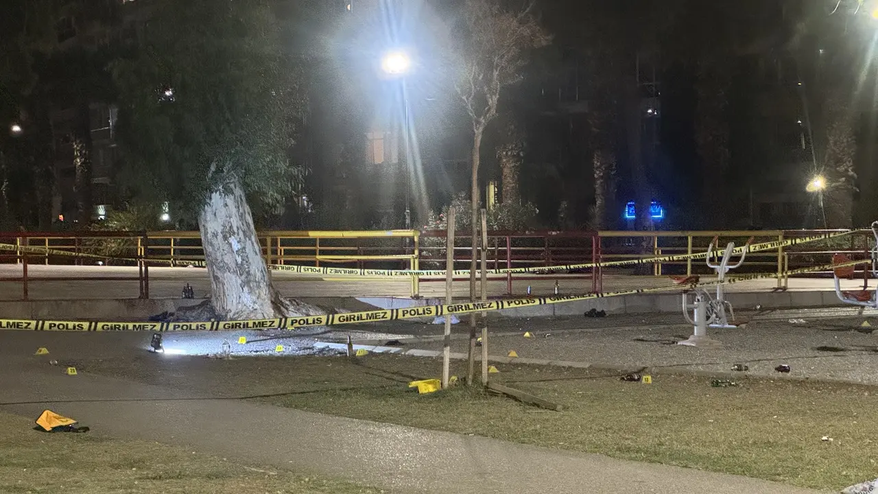 İzmir’de Husumetli İki Grup Silahlı Kavga Etti