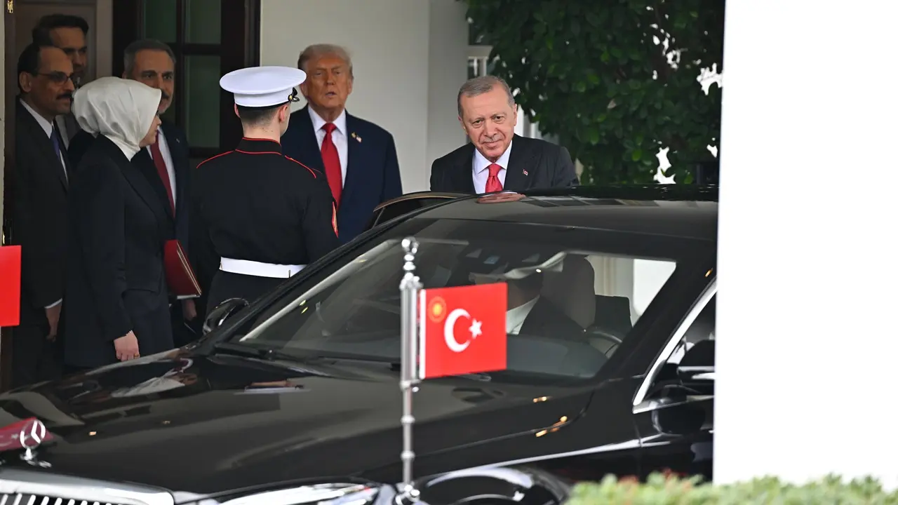 Donald Trump, Cumhurbaşkanı Erdoğan'ı kapıya kadar uğurladı. 