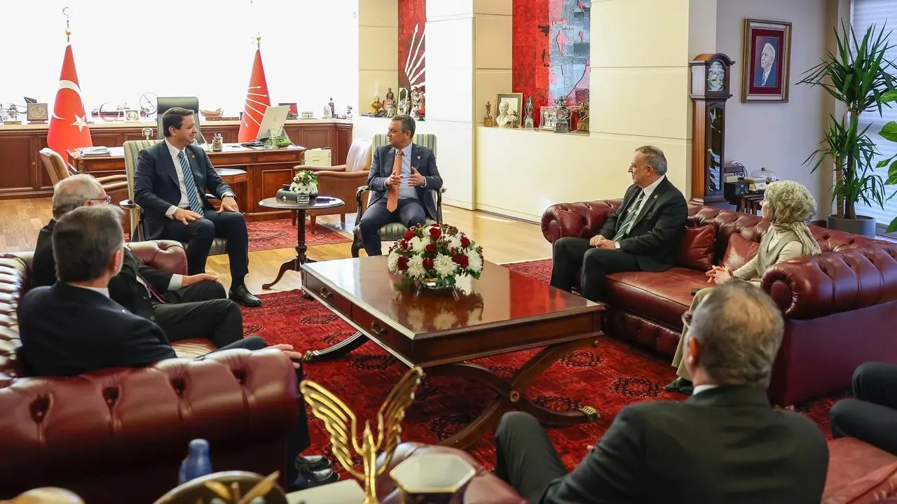 Saadet Partisi Genel Başkanı Mahmut Arıkan Özgür Özel’i Ziyaret Etti