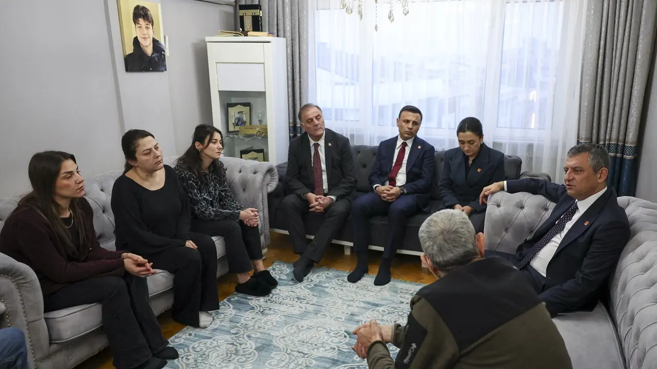 Özgür Özel’den Atlas Çağlayan'ın Ailesine Taziye Ziyareti