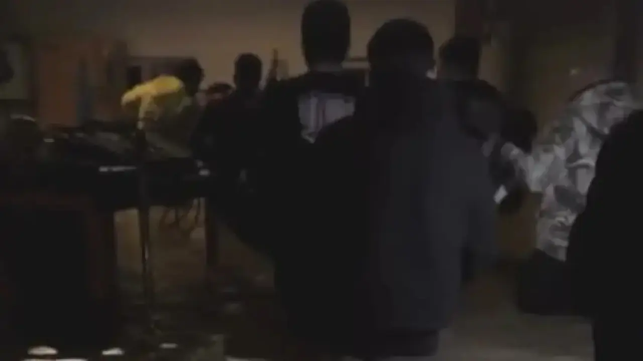 Sanatçılar Murat Boz ve Demet Özdemir Selde Mahsur Kaldı