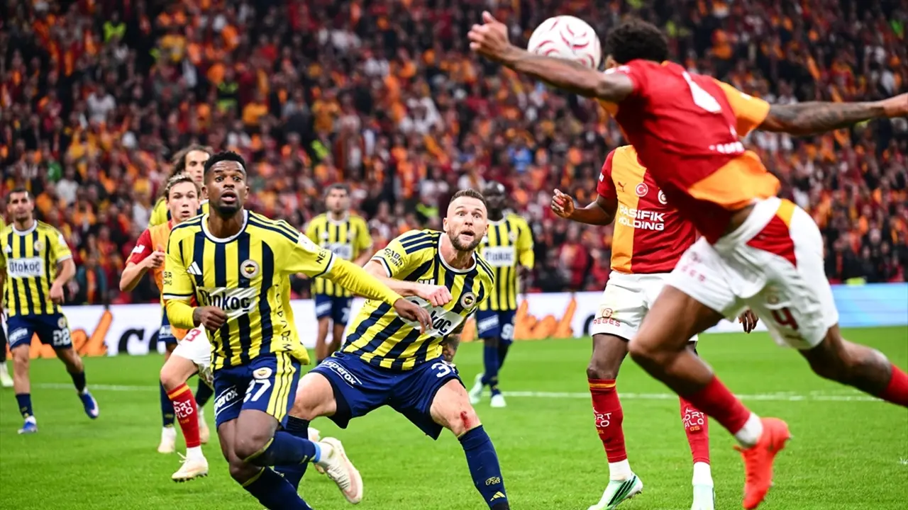 Aslantepe'de Osimhen Şov Galatasaray Fenerbahçe Derbisini 2-1 Kazandı 