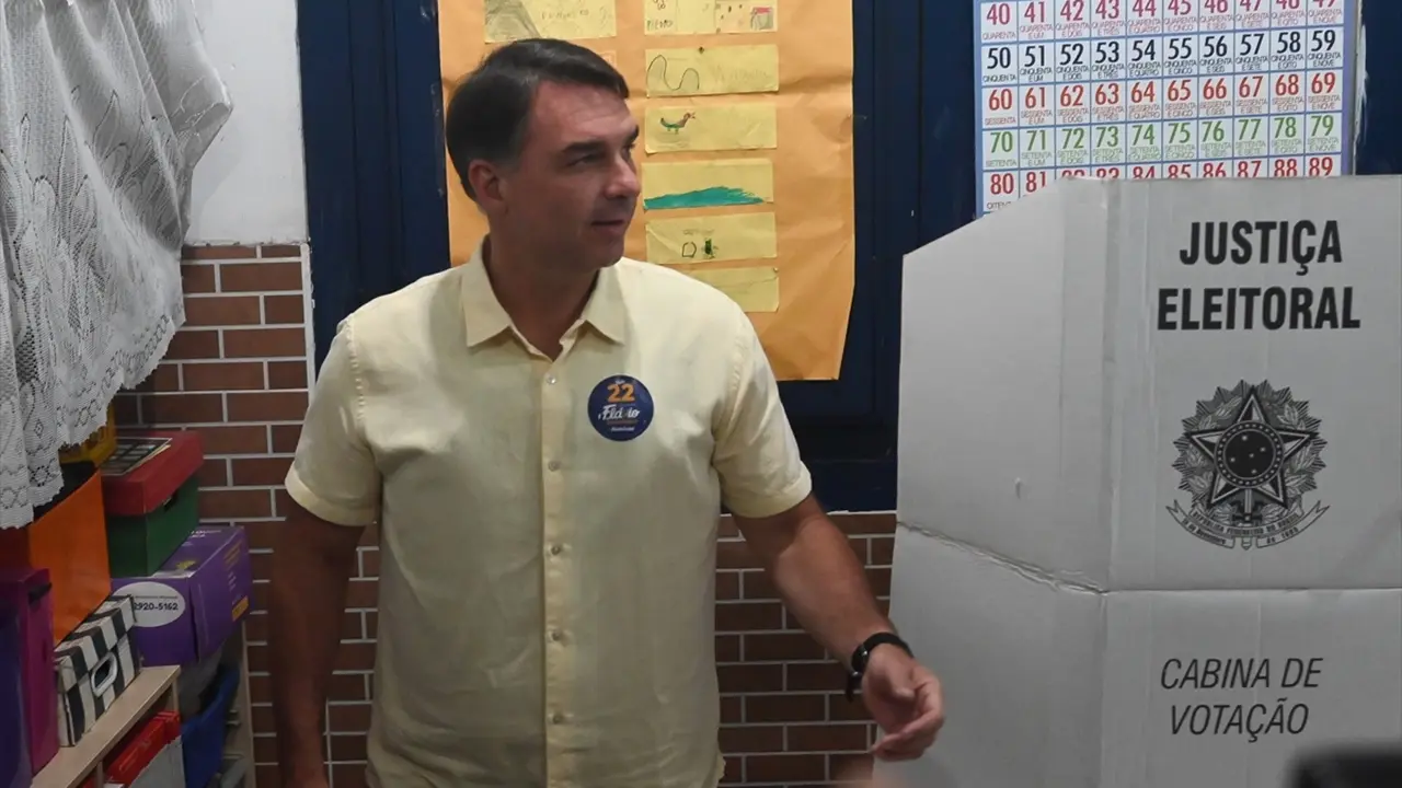 Brezilya'da Seçimde Yenilen Flavio Bolsonaro Ülkeden Kaçtı