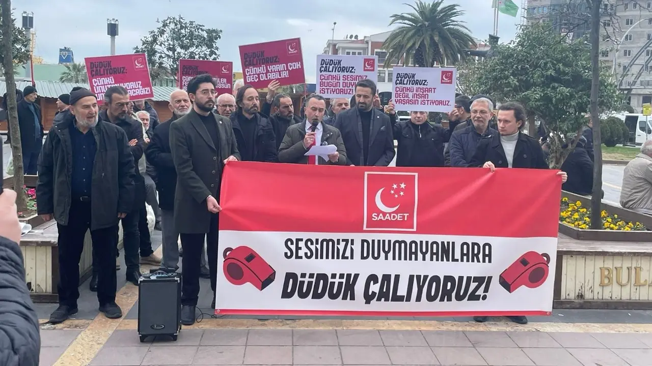 Saadet Partisi’nden “Deprem Düdüğü” Eylemi