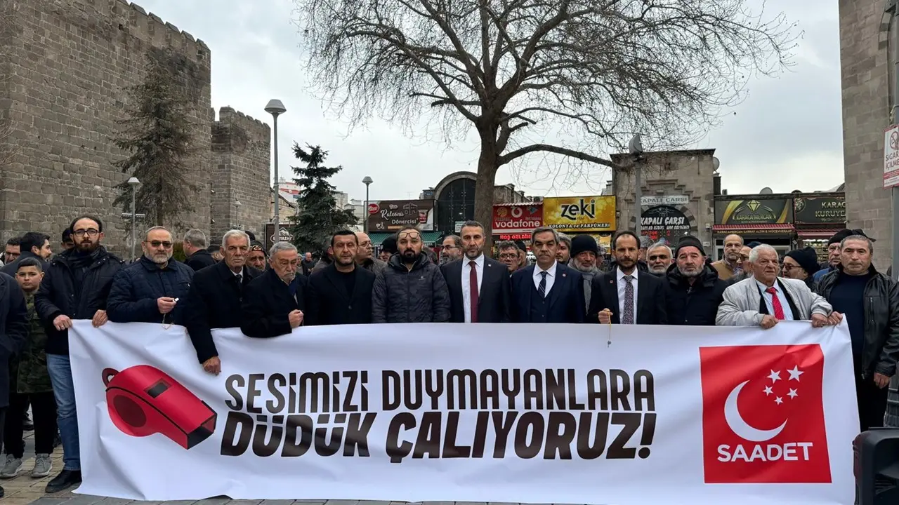 Saadet Partisi’nden “Deprem Düdüğü” Eylemi