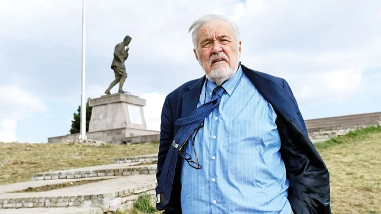 Tarihçi İlber Ortaylı Hayatını Kaybetti