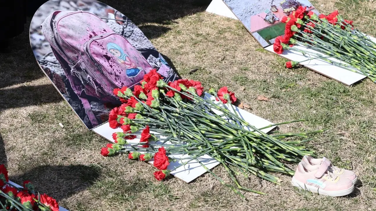 175 Karanfil İle ABD’nin Katlettiği Kız Çocuklarını Andılar