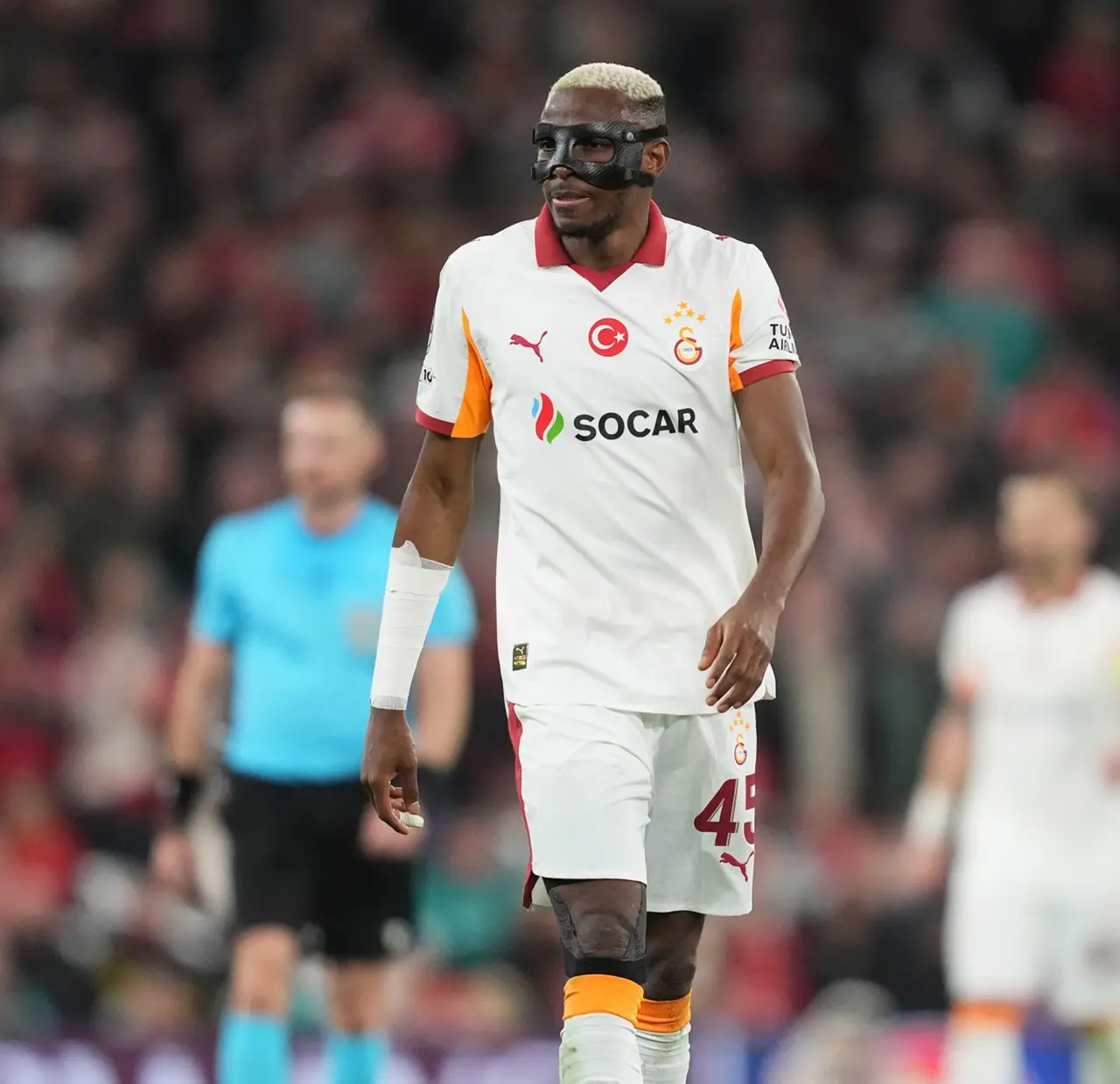 Liverpool Maçında Victor Osimhen Sakatlandı