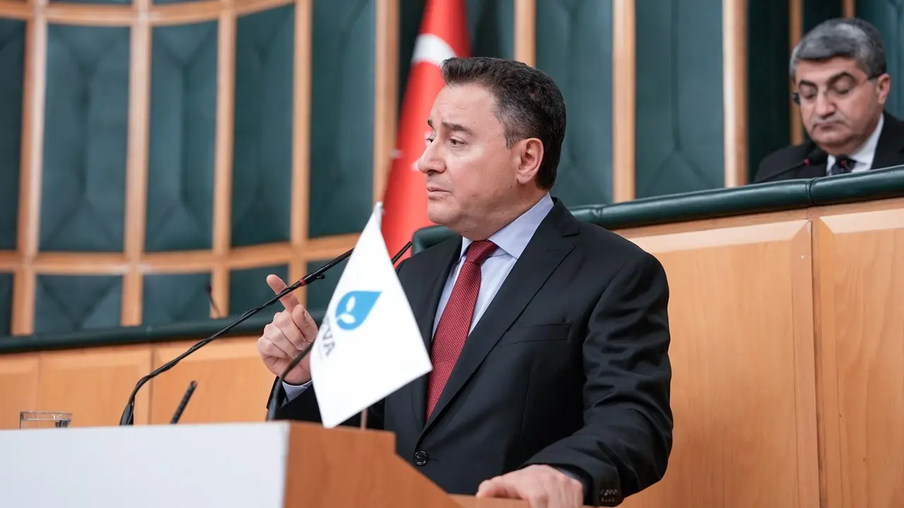 DEVA Partisi Genel Başkanı Ali Babacan, Yeni Yol grubunda değerlendirmelerde bulundu.