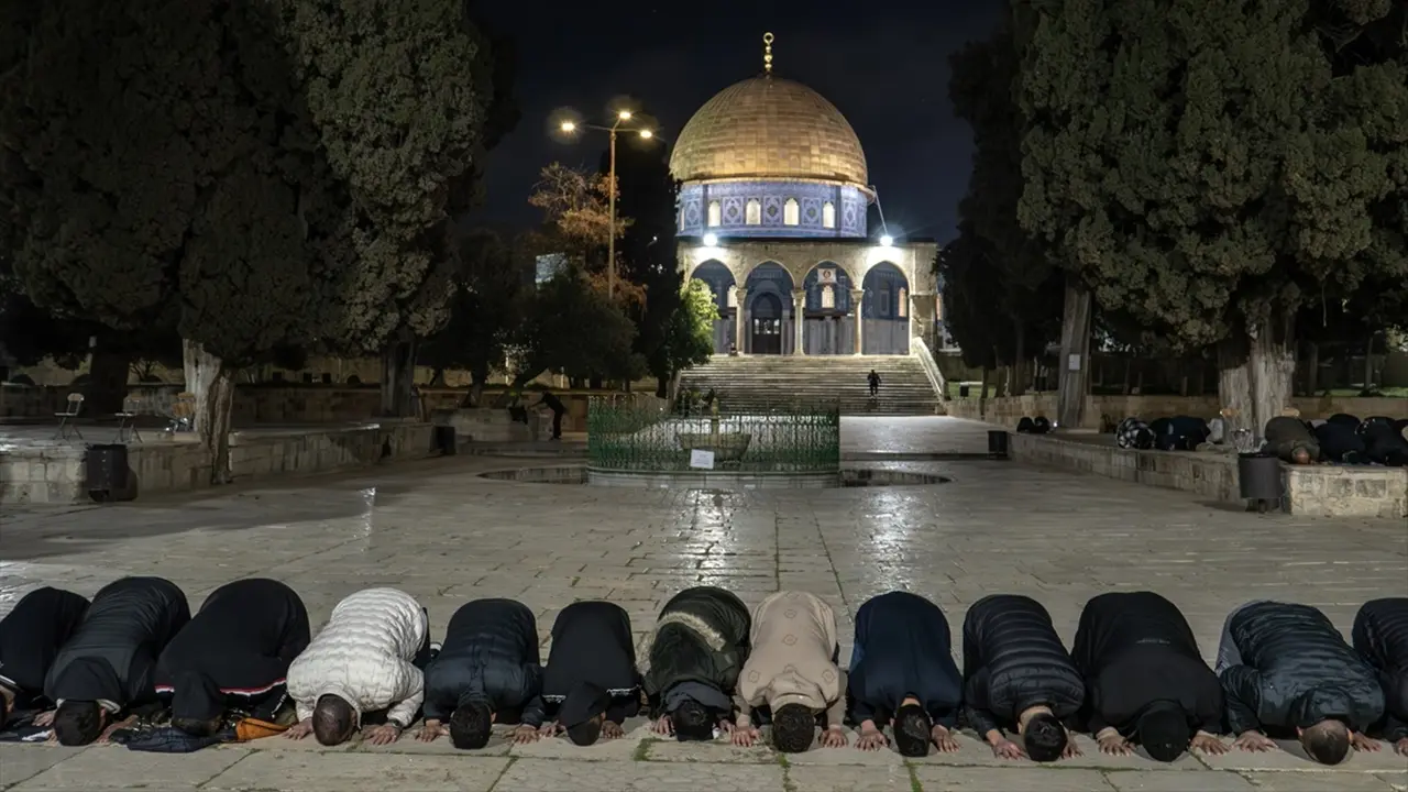 41 Günlük Hasret Bitti: Mescid-i Aksa’da Bu Sabah İbadete Açıldı