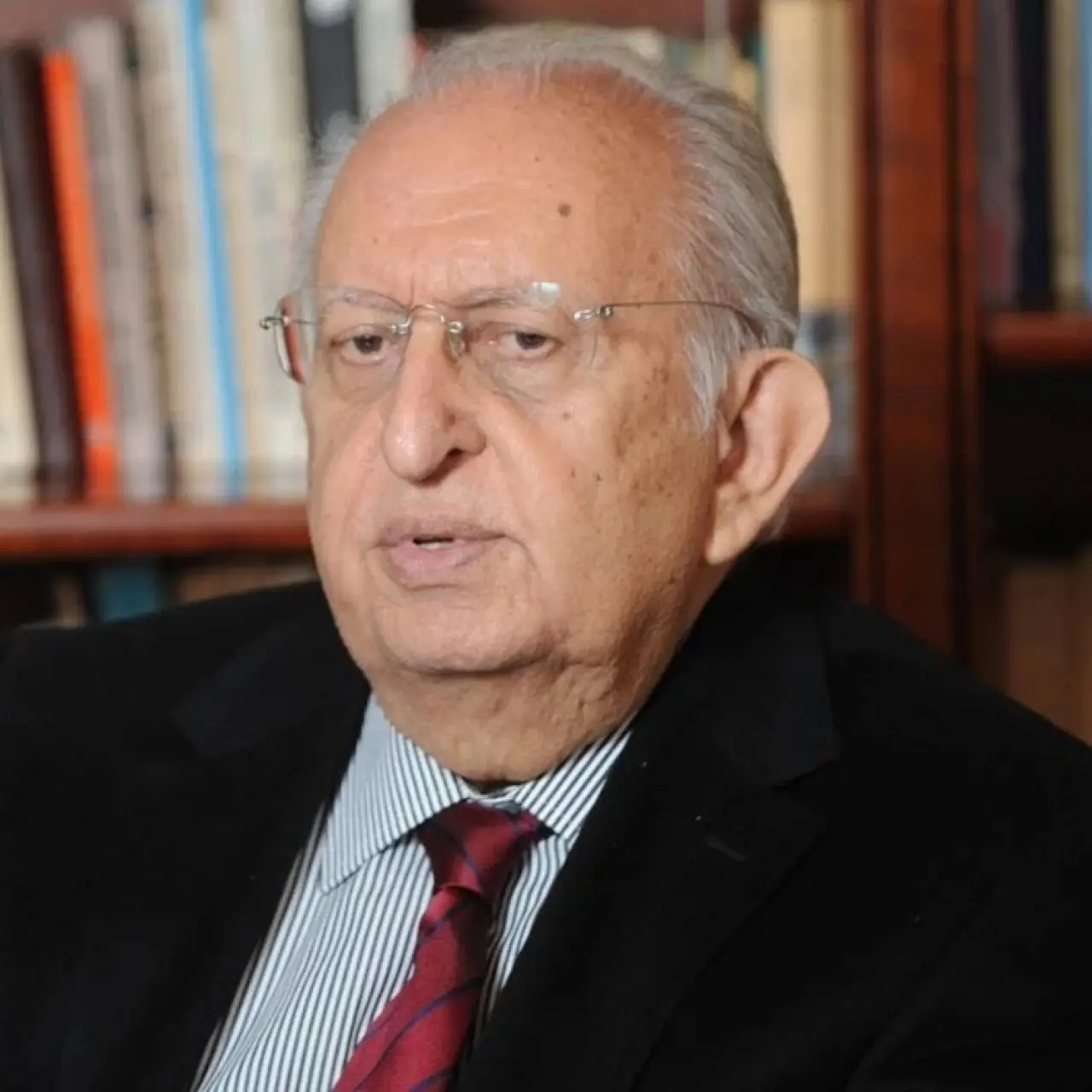 Hüsamettin Cindoruk Kimdir?