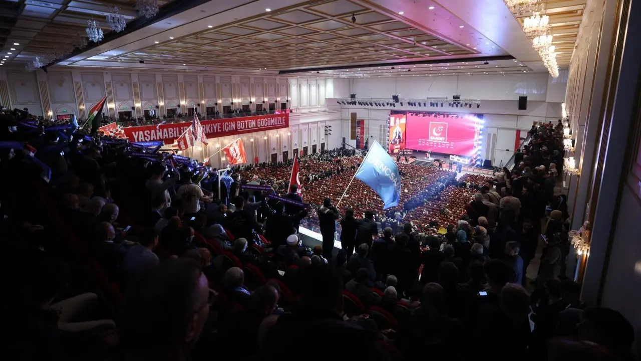 Saadet Partisi Türkiye Divanı İle Seçim Startını Verdi... Arıkan Belediye Koridorlarını Dallas’a, Sokakları Teksas’a Çevirdiler