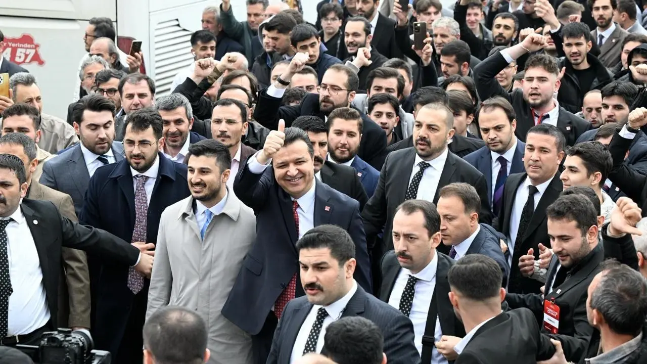 Saadet Partisi Türkiye Divanı İle Seçim Startını Verdi... Arıkan Belediye Koridorlarını Dallas’a, Sokakları Teksas’a Çevirdiler