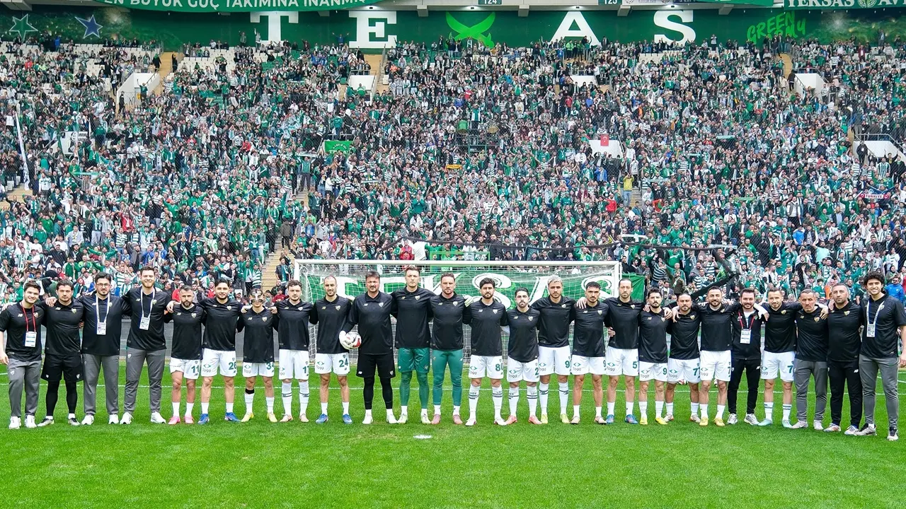Bursaspor 1. Lig’e Yükselmeyi Başardı… Söke Söke Başarı Geldi