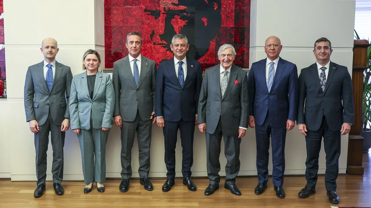Koç Ailesi Özgür Özel'i Ziyaret Etti