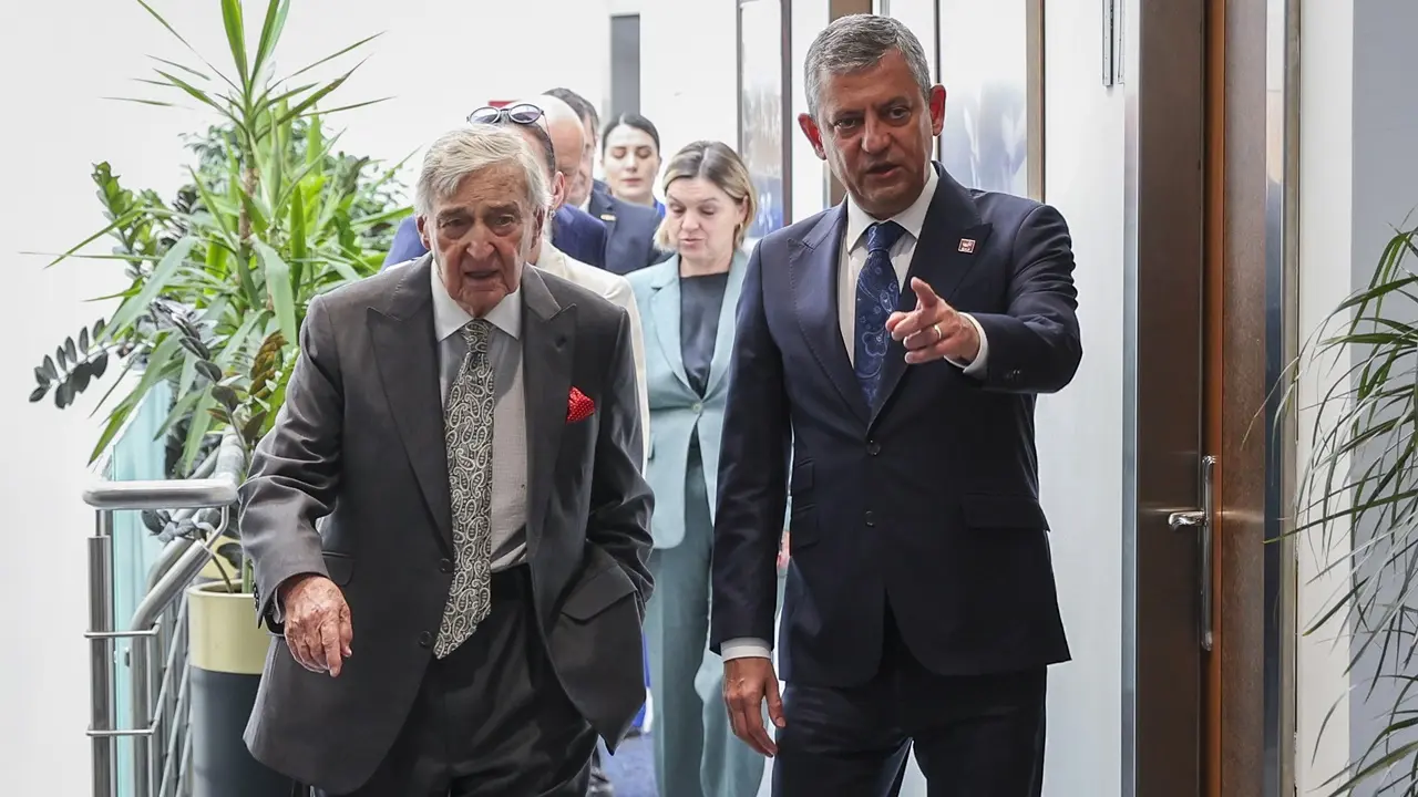 Koç Ailesi Özgür Özel'i Ziyaret Etti