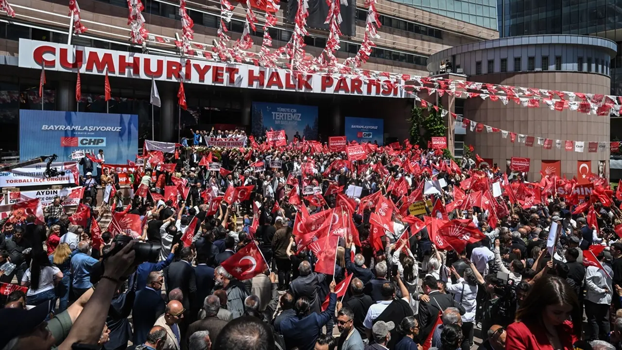 Kemal Kılıçdaroğlu 2,5 Yıl Sonra CHP Genel Merkezi’nde! Hırsızlar ve Rüşvetçilerden Arınacağız 