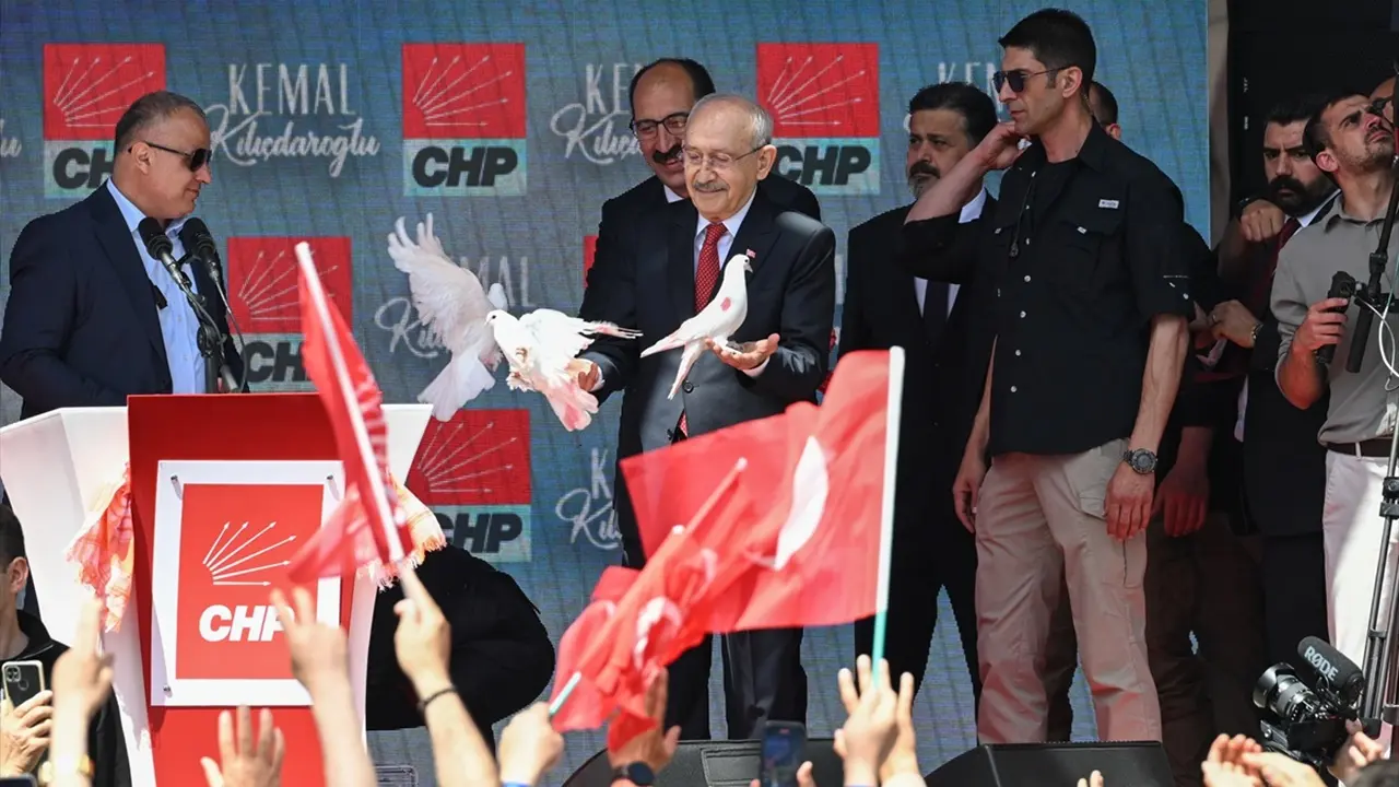 Kemal Kılıçdaroğlu 2,5 Yıl Sonra CHP Genel Merkezi’nde! Hırsızlar ve Rüşvetçilerden Arınacağız 