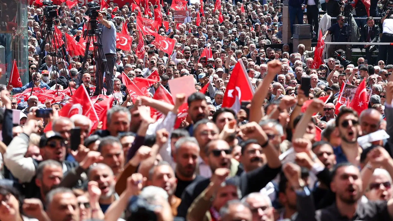 Kemal Kılıçdaroğlu 2,5 Yıl Sonra CHP Genel Merkezi’nde! Hırsızlar ve Rüşvetçilerden Arınacağız