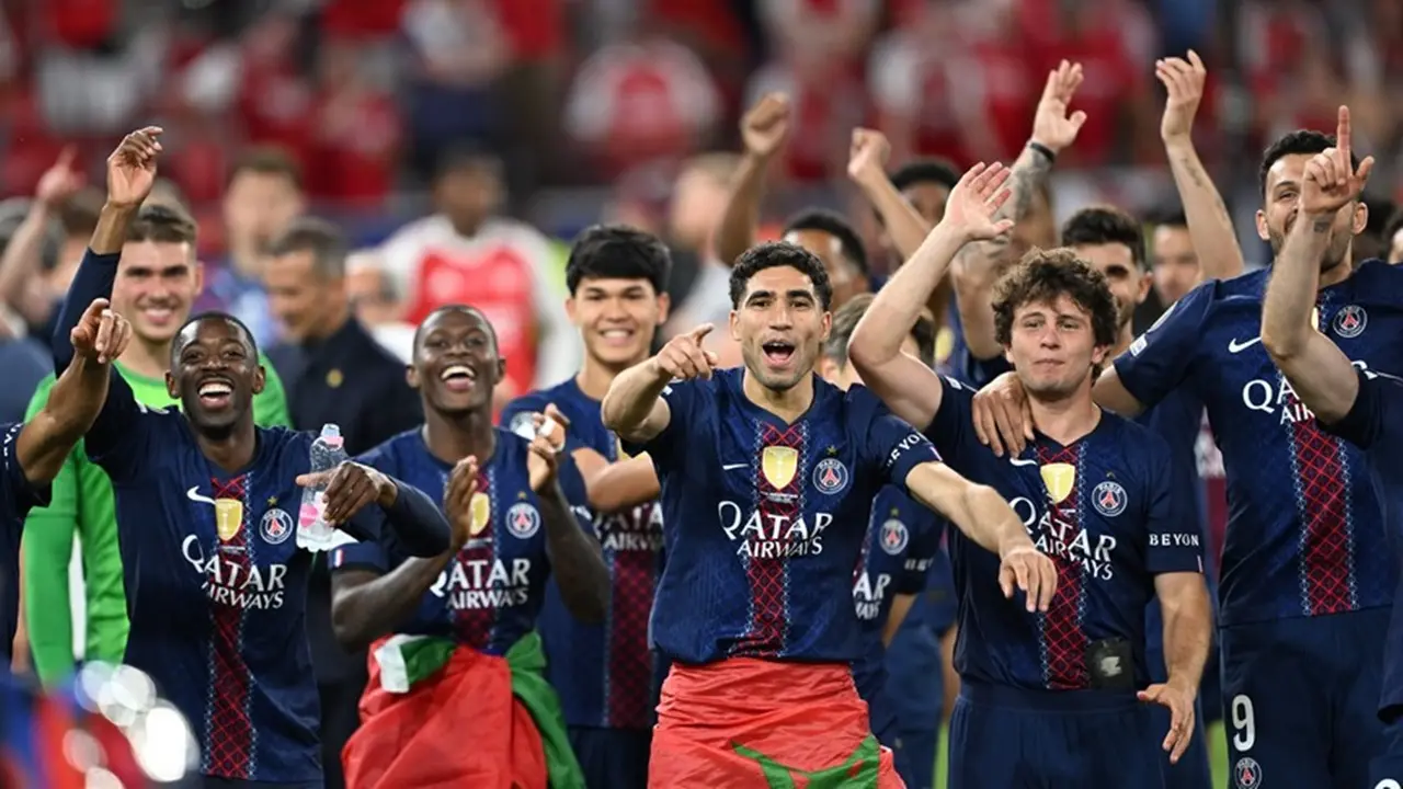 PSG, Şampiyonlar Ligi Kupasını Kaldırdı