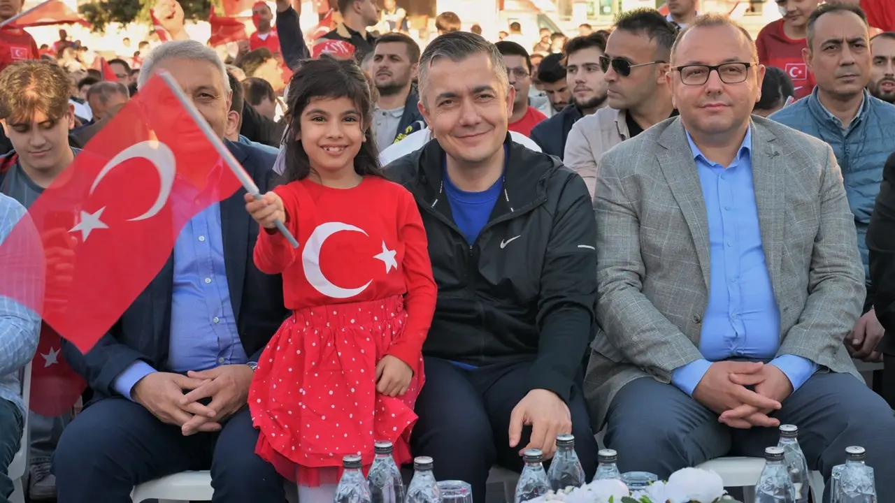 Esenyurt’ta Dünya Kupası Coşkusu Vatandaşlar Milli Takım İçin Meydanı Doldurdu