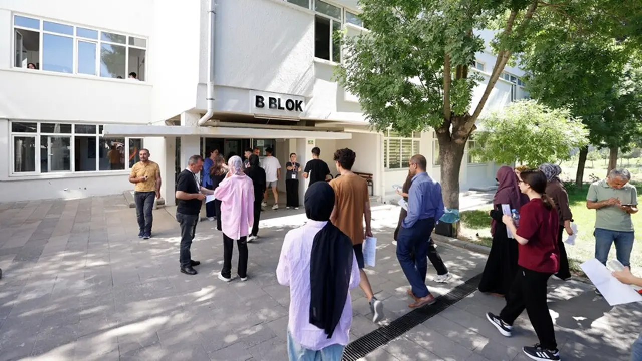 YKS İkinci Oturumu AYT Başladı