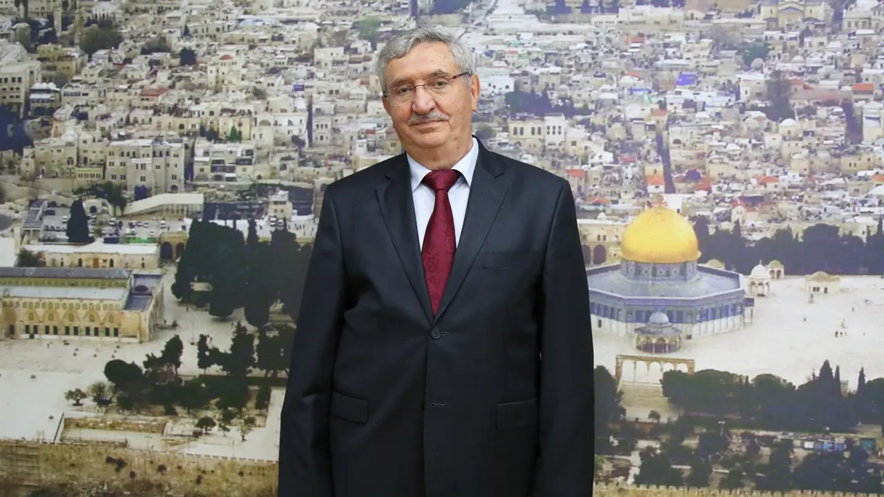 Fikret Özer Kimdir 