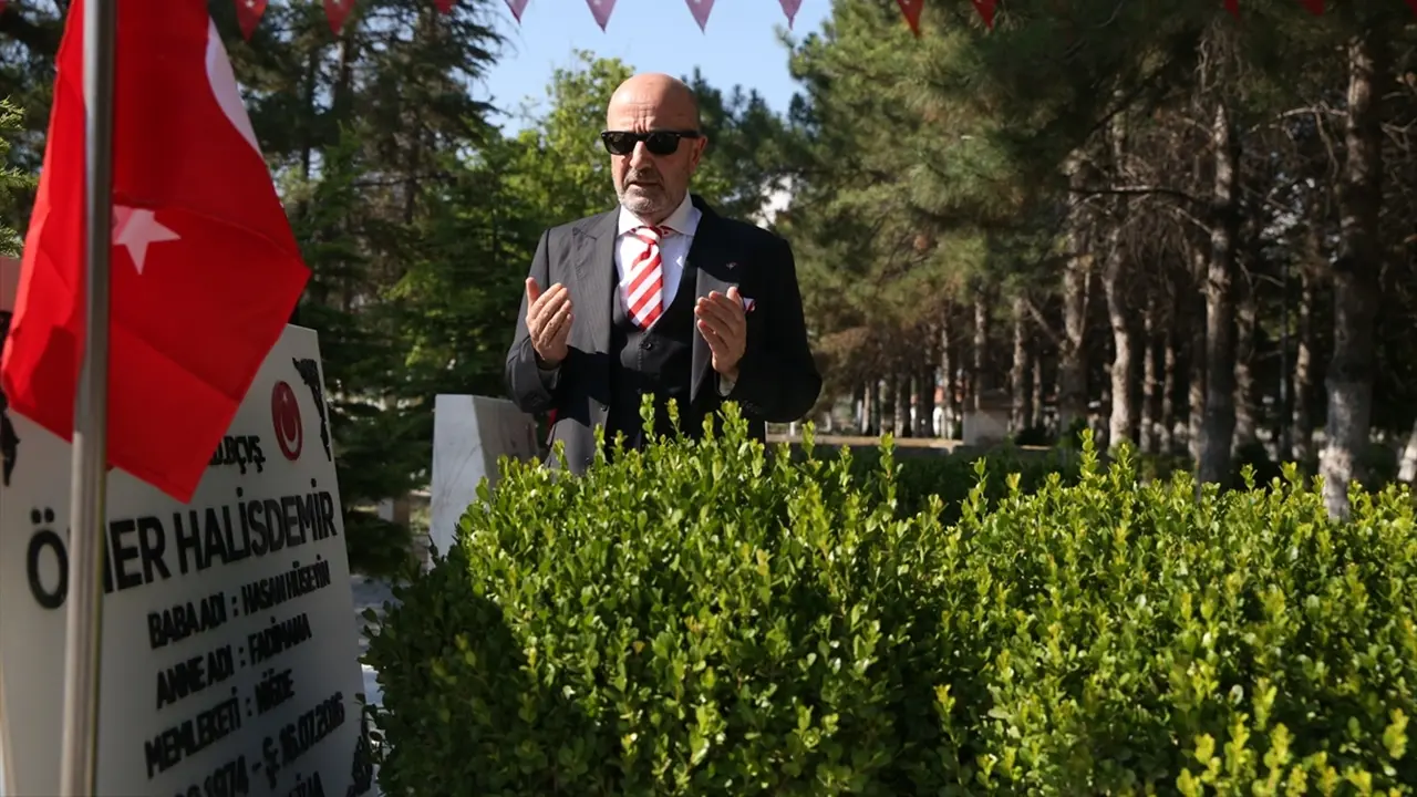 “15 Temmuz 2016'da Siyonist Güçlerin FETÖ'ye Uygulattığı Darbe Girişimidir”