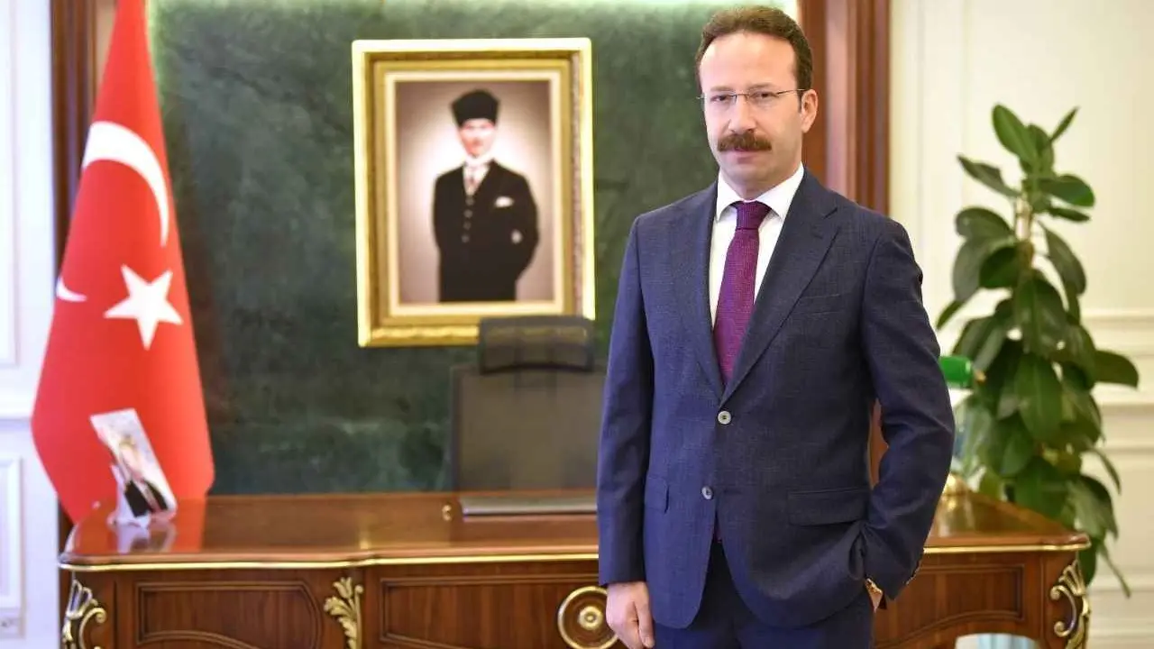 Ömer Himli Yamlı Kimdir? 
