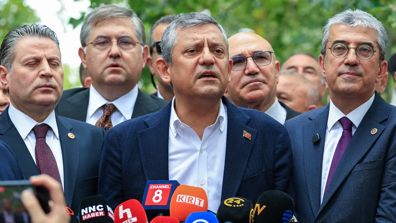 Özgür Özel Hacı Bayram Veli Camii’nde Yeni Parti'nin Kuruluşunu Duyurdu Allah’ın İzni, Milletin Takdiriyle İktidarı Kuracağız