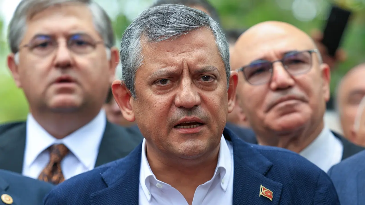 Özgür Özel Hacı Bayram Veli Camii’nde Yeni Parti'nin Kuruluşunu Duyurdu Allah’ın İzni, Milletin Takdiriyle İktidarı Kuracağız
