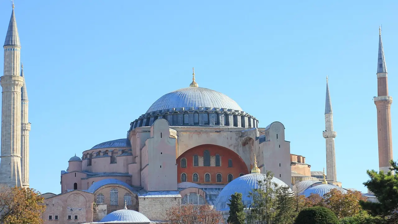 Ayasofya 6 Yıl Önce Bugün İbadete Açıldı