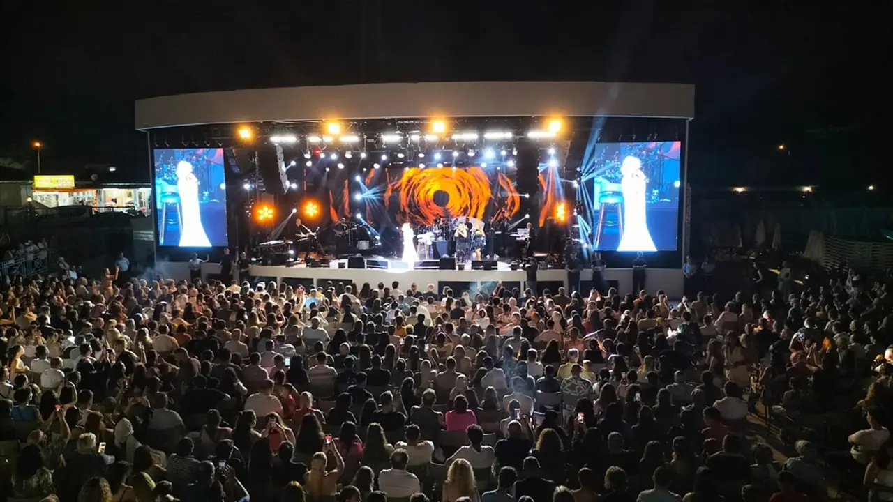 Seda Sayan Antalya'da Konser Verdi
