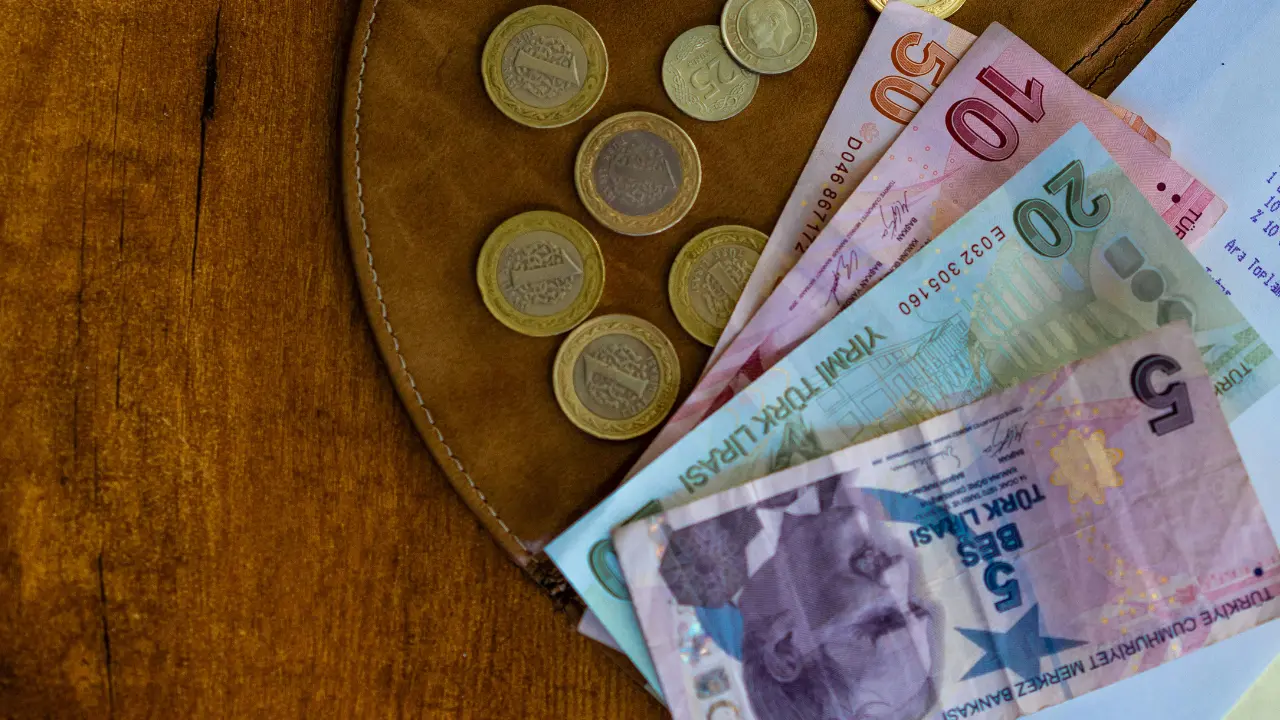 En Düşük Emekli Maaşı Resmi Gazete'de Yayımlandı! İşte Yeni Rakam