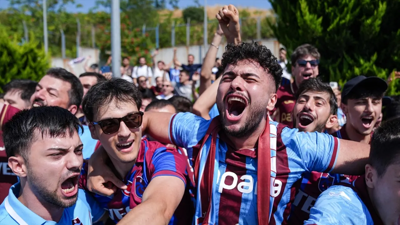 Mohamed Salah İstanbul'da! Trabzonspor'un Yeni Yıldızına Coşkulu Karşılama
