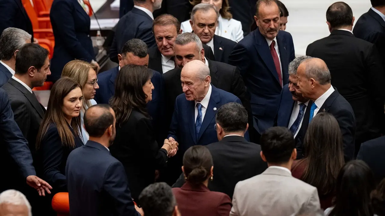 Devlet Bahçeli'ye Alkışlı Tebrik