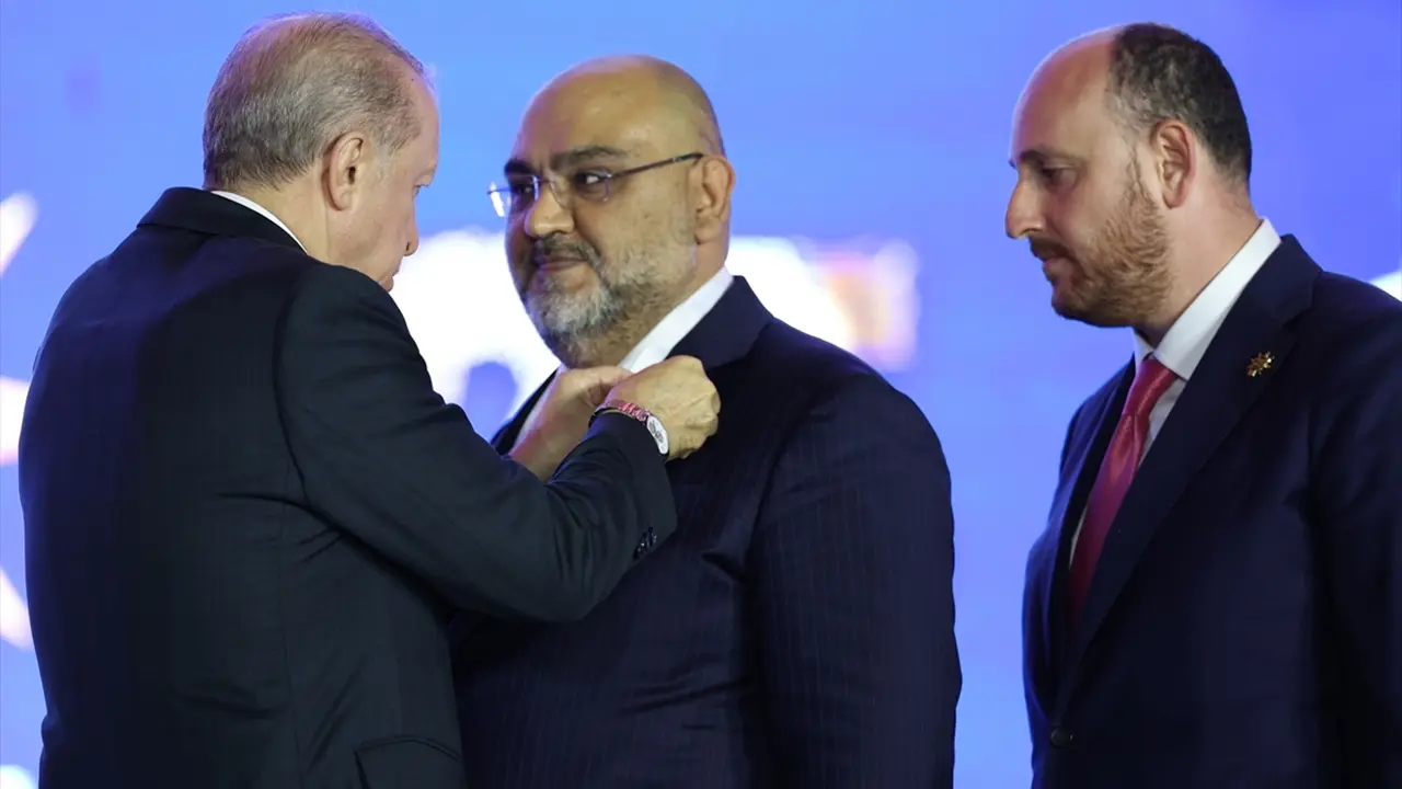 Mehmet Mustafa Gürban’ın Rozeti Erdoğan Taktı