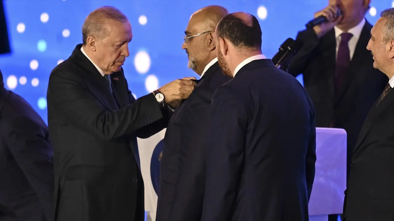 Mehmet Mustafa Gürban’ın Rozeti Erdoğan Taktı