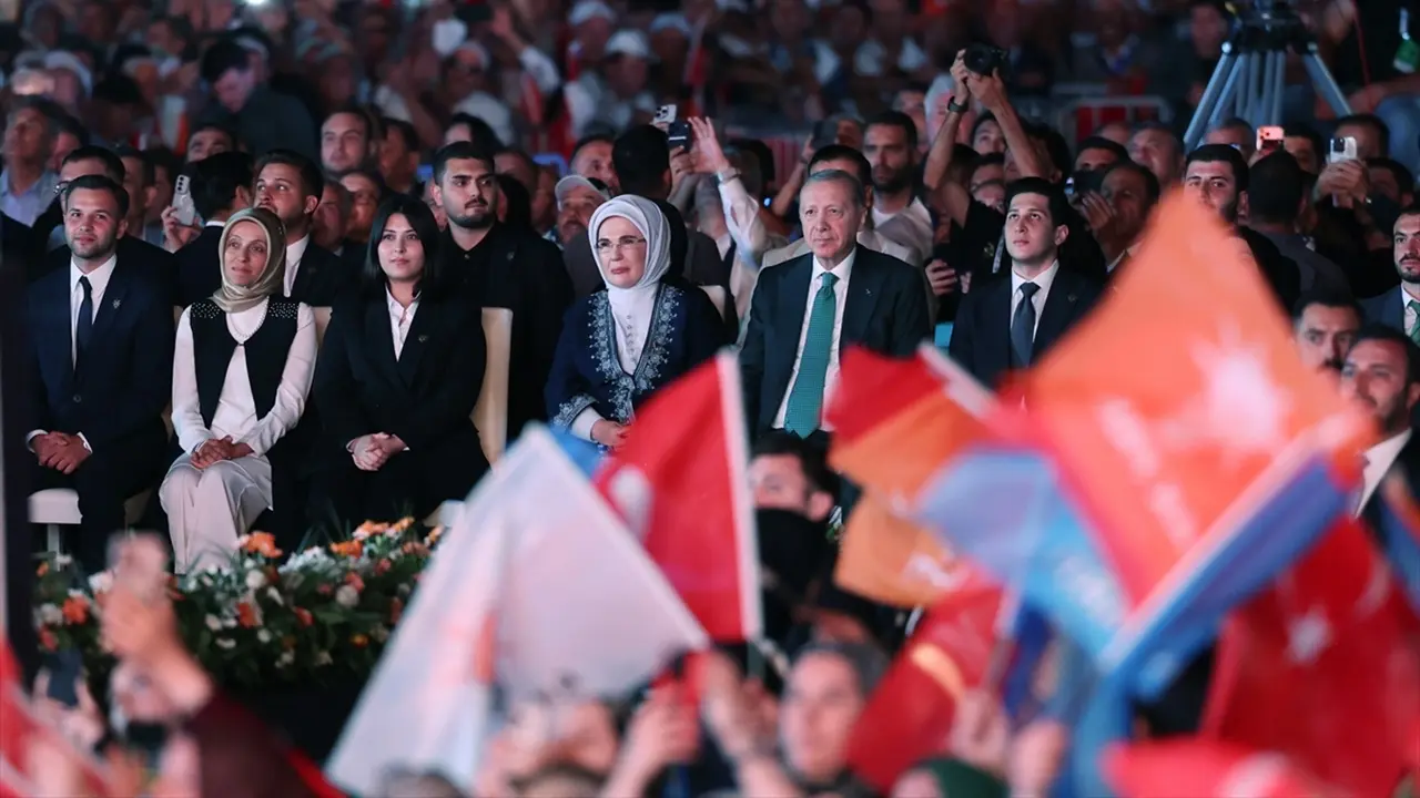 Ak Parti Kuruluşunun 25. Yıl Dönümünü Kutladı