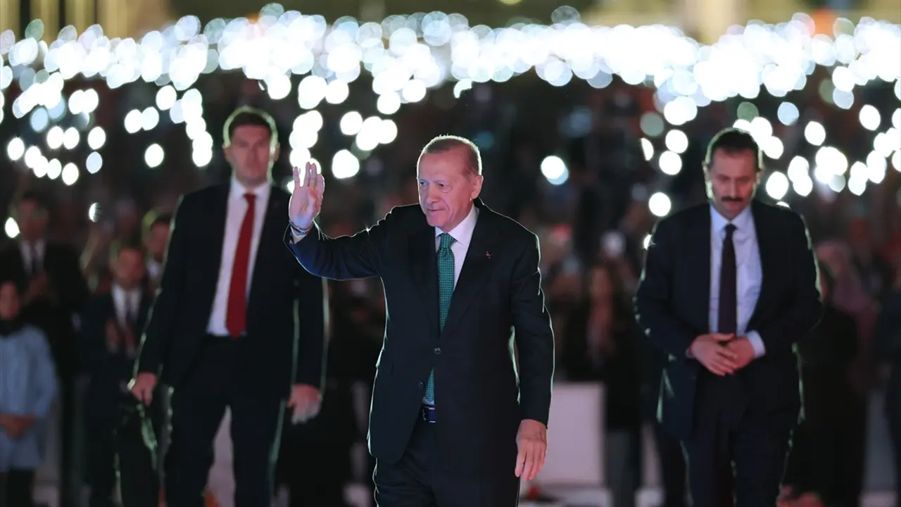 Ak Parti Kuruluşunun 25. Yıl Dönümünü Kutladı