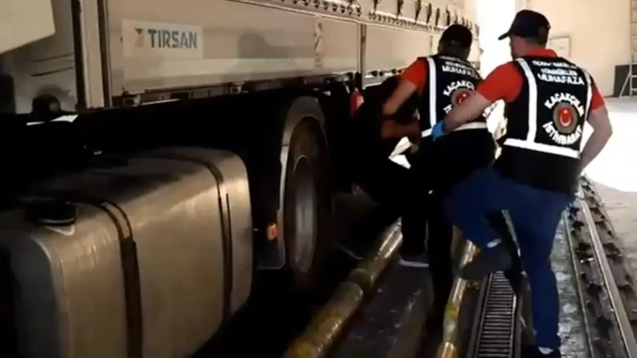 YouTuber Arif Kocabıyık TIR Dorsesinde Kaçarken Yakalandı