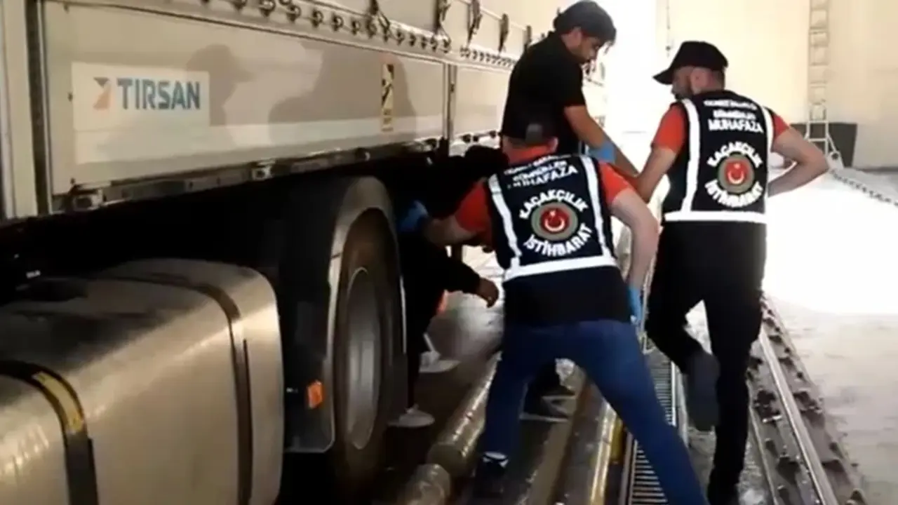YouTuber Arif Kocabıyık TIR Dorsesinde Kaçarken Yakalandı