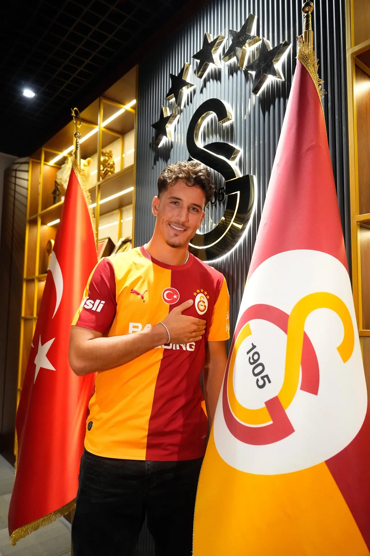Deniz Gül Kimdir