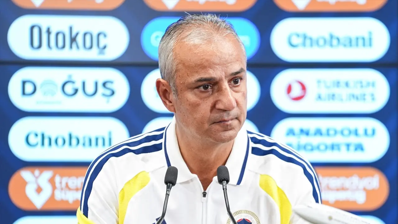 Fenerbahçe Teknik Direktörü İsmail Kartal