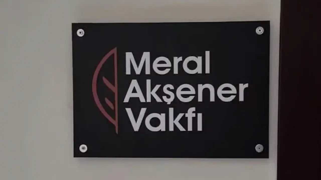 Meral Akşener Vakfı logusu.