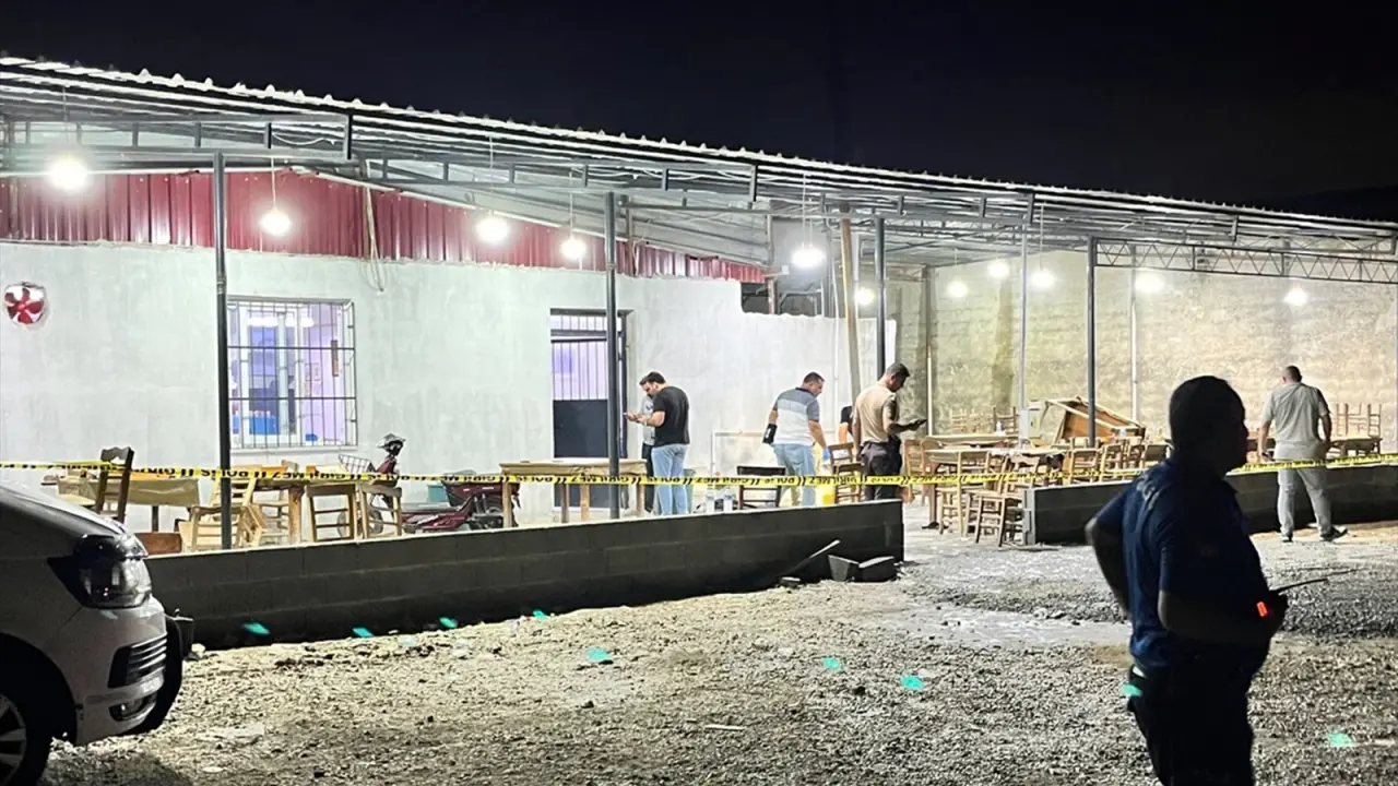 Mersin Tarsus'ta Kahvehaneye Silahlı Saldırı 1 Ölü, 4 Yaralı
